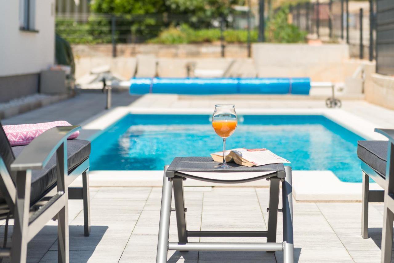 Апартаменты New, Private Heated Swimming Pool, Free Parking, Trogir Centar Экстерьер фото
