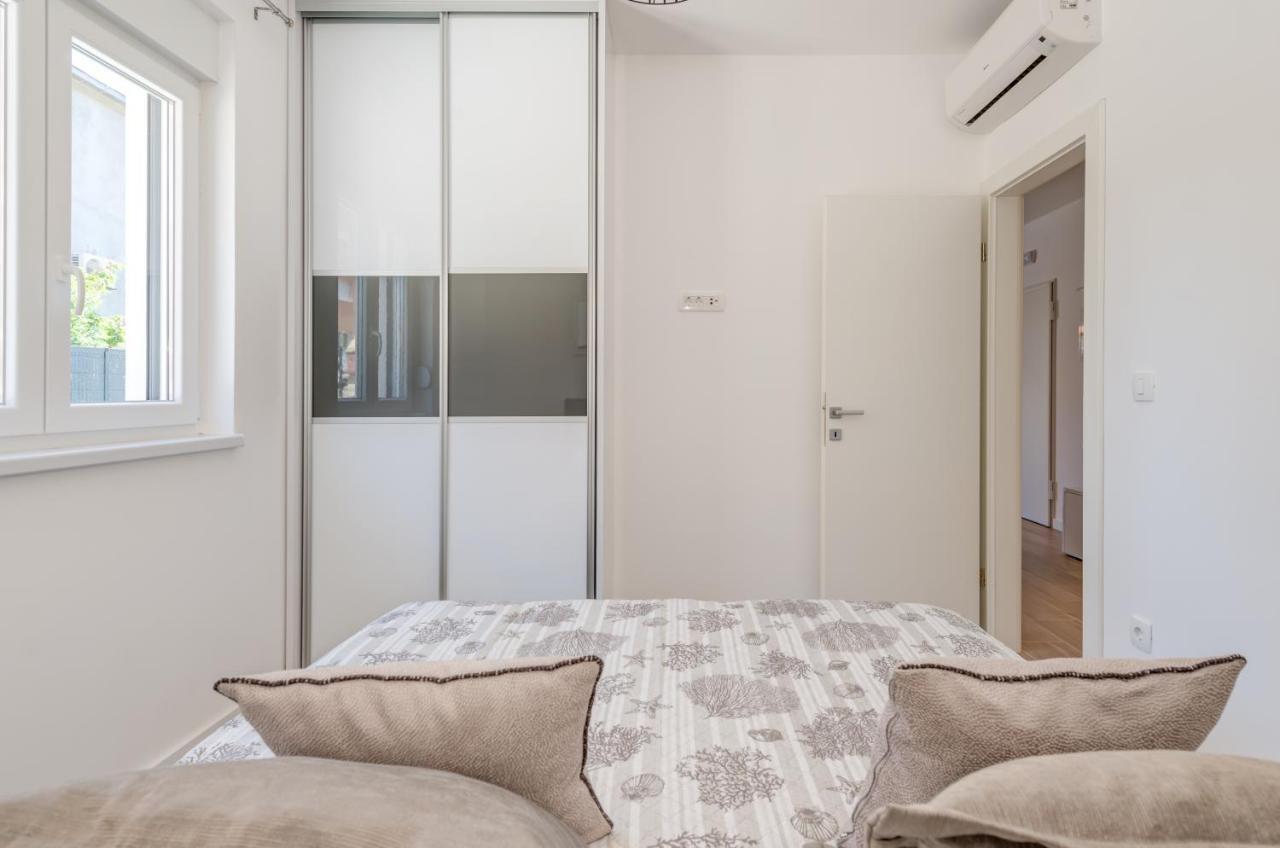 Апартаменты New, Private Heated Swimming Pool, Free Parking, Trogir Centar Экстерьер фото