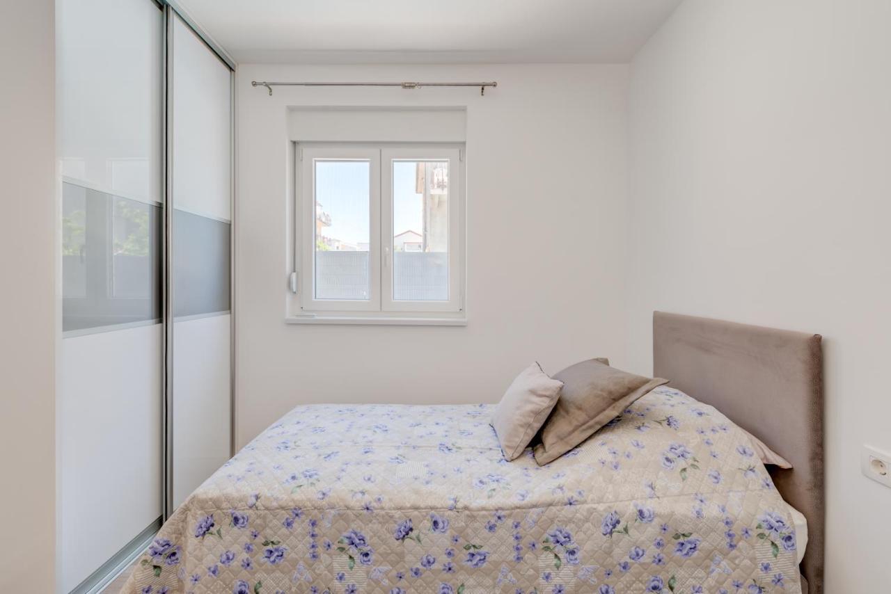 Апартаменты New, Private Heated Swimming Pool, Free Parking, Trogir Centar Экстерьер фото