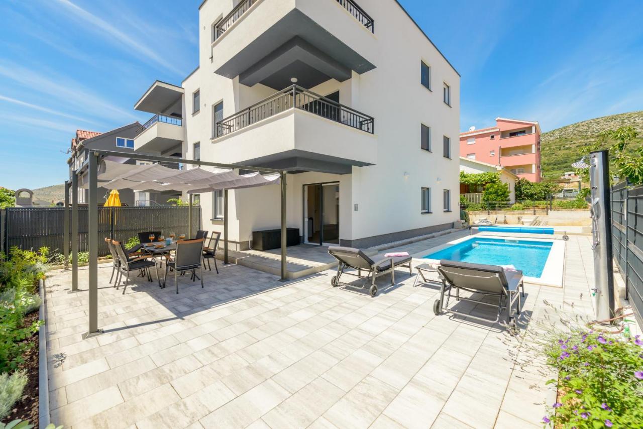 Апартаменты New, Private Heated Swimming Pool, Free Parking, Trogir Centar Экстерьер фото